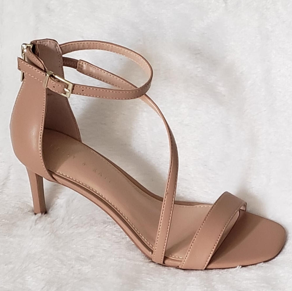 NWOB Zipper Back Heels